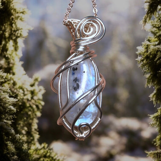 Pendentif "SWIRLING WIND"  labradorite blanche et cuivre argenté